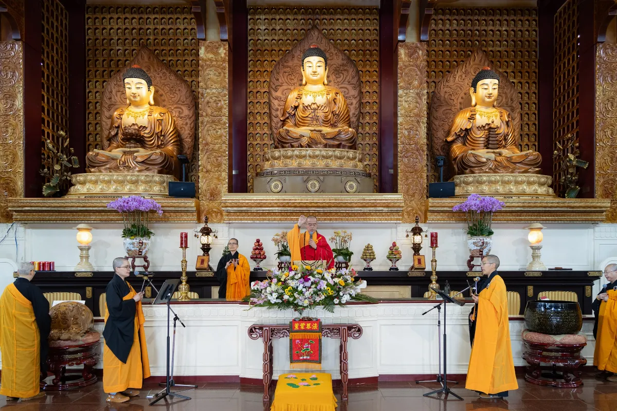 Hsi Lai Temple Holds Eight Precepts Retreat: Practicing the Dharma in Daily Life